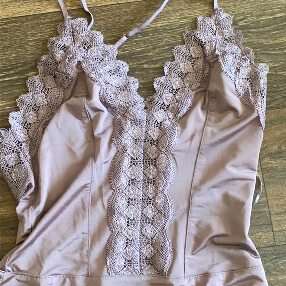 Lace Inset Bodysuit - Picture 3 of 6